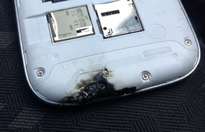 三星一款Galaxy S III旗艦手機在汽車內爆炸