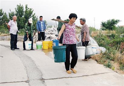 青島兩月降水僅16.5毫米 郊區(qū)作物枯死山區(qū)飲水難