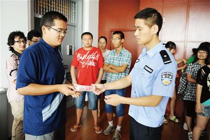 濟(jì)南大學(xué)生被黑中介高薪誘騙至青島 雨夜流落街頭