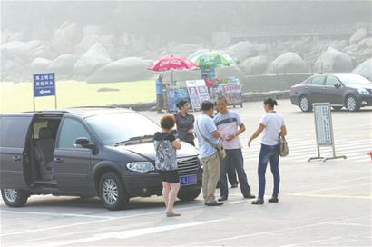 青島嶗山景區(qū)怨聲載道 特權(quán)車(chē)隨意進(jìn)三無(wú)產(chǎn)品充山貨