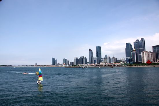 乘海上游輪游青島 實(shí)拍世界最美海灣風(fēng)光