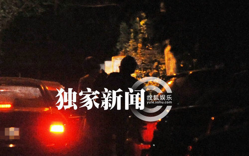 波神彭丹現(xiàn)身夜店狂歡 與神秘男士駕車同回香閨