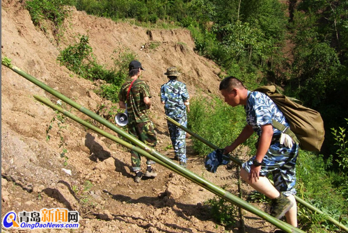 青島小哥救災(zāi)落病根 沒(méi)錢治命懸一線