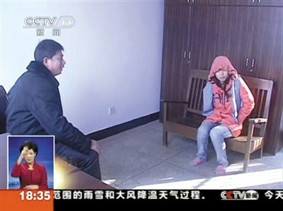 浙江蘭溪，警方訊問“全能神”邪教組織人員。央視視頻截圖