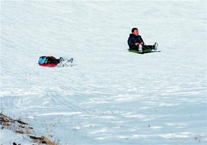 萊西進(jìn)入冰雪世界全民抗寒 土豆白菜全藏地窖