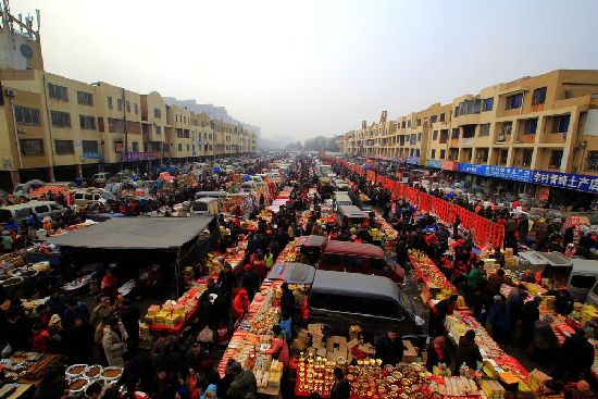 過大年趕大集 李村集場(chǎng)面火爆年味濃