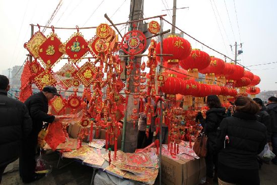 過大年趕大集 李村集場(chǎng)面火爆年味濃