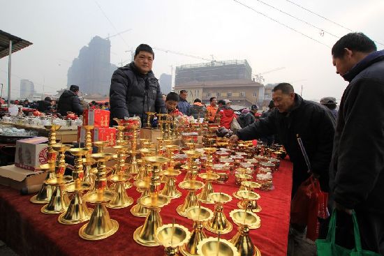 過大年趕大集 李村集場(chǎng)面火爆年味濃