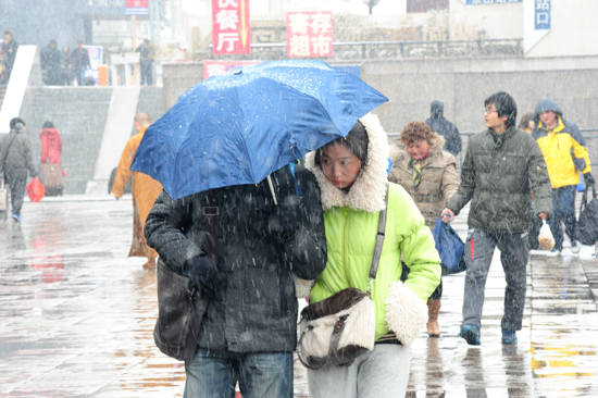 風雪難阻歸家路 實拍大雪中的春運