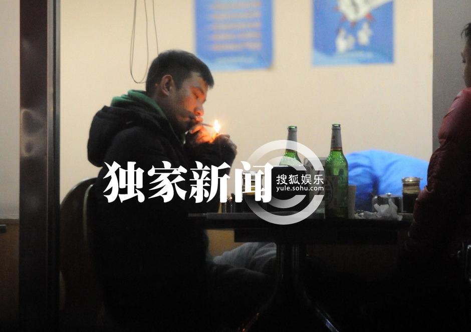 文章深夜外出吃飯喝酒 疑酒駕嚴(yán)重違規(guī)