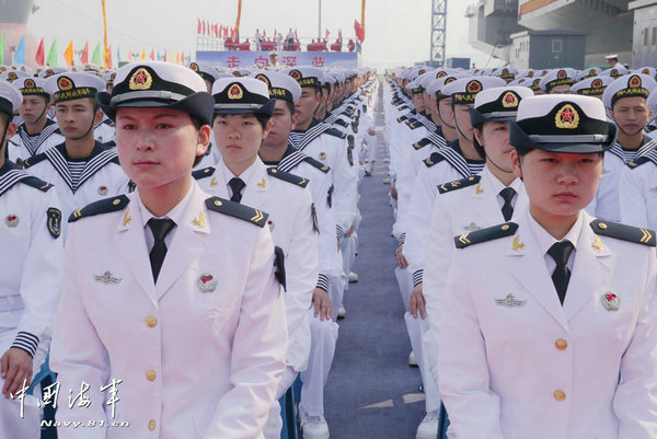 資料圖：中國(guó)遼寧艦上的女兵。