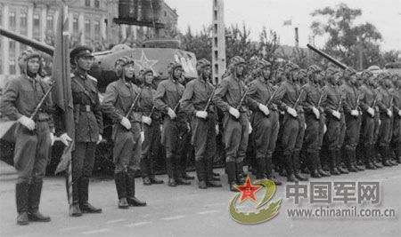 1955年國(guó)慶：實(shí)行軍銜制 換裝大閱兵