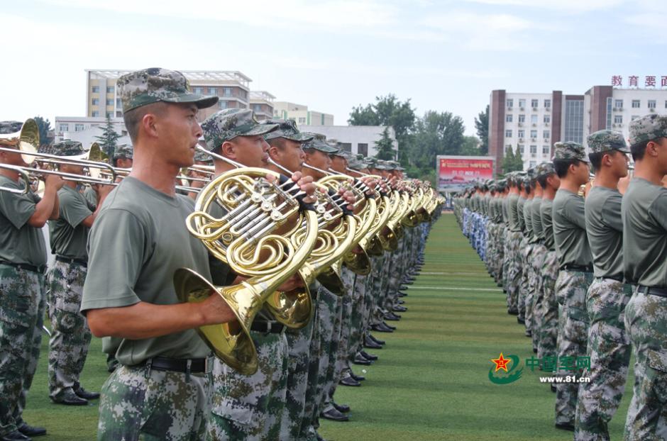 閱兵聯(lián)合軍樂團與合唱團合練 女隊員亮眼