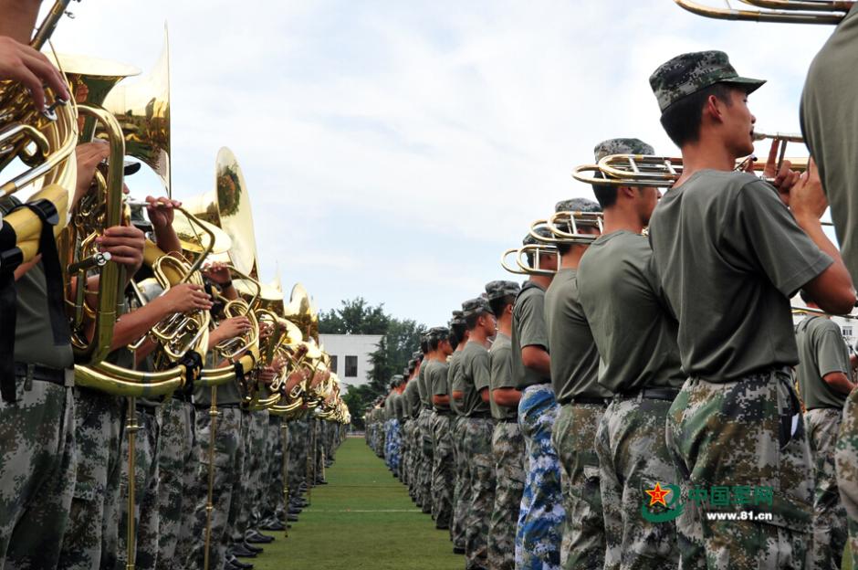 閱兵聯(lián)合軍樂團與合唱團合練 女隊員亮眼