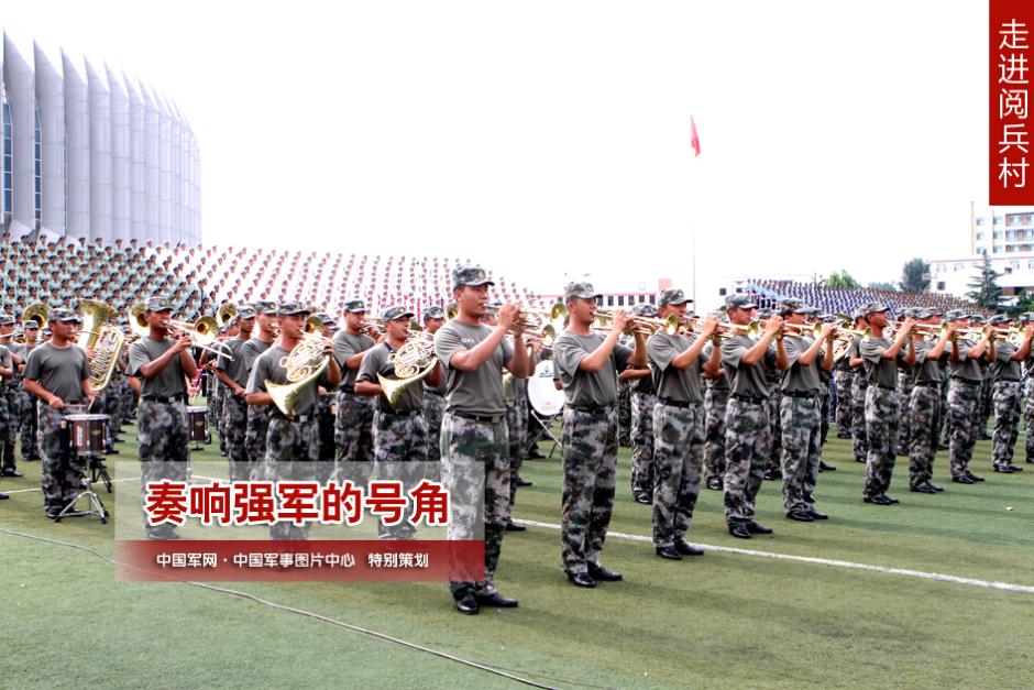 閱兵聯(lián)合軍樂團與合唱團合練 女隊員亮眼