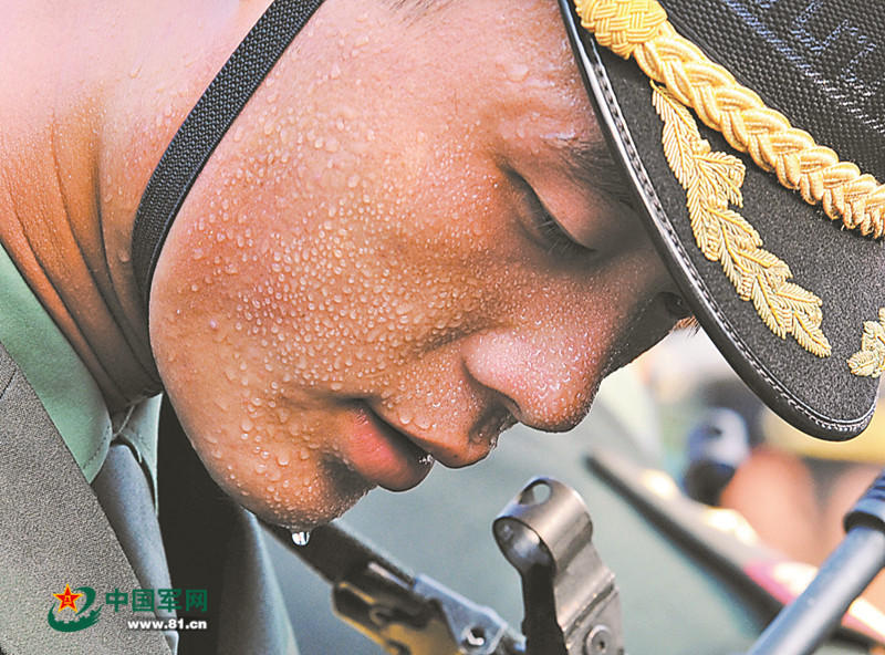 組圖：走進閱兵基地 受閱官兵訓練時汗如雨下