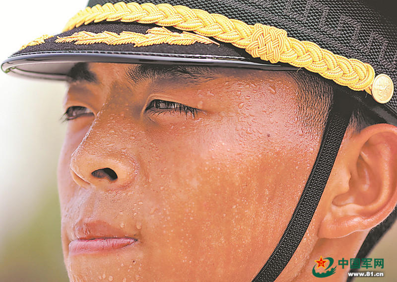 組圖：走進閱兵基地 受閱官兵訓練時汗如雨下