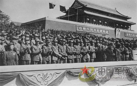 1951年國慶2周年閱兵(組圖)