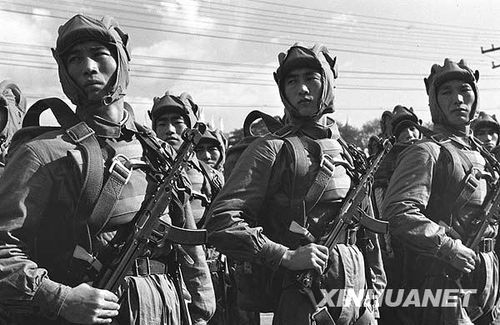 1953年國慶閱兵 人民軍隊正規(guī)化建設(shè)的成果展示