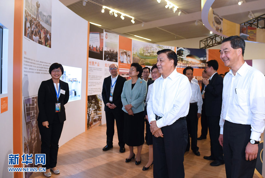 6月26日，中共中央政治局常委、中央書記處書記劉云山在國家博物館參觀香港回歸祖國20周年成就展。新華社記者 饒愛民 攝